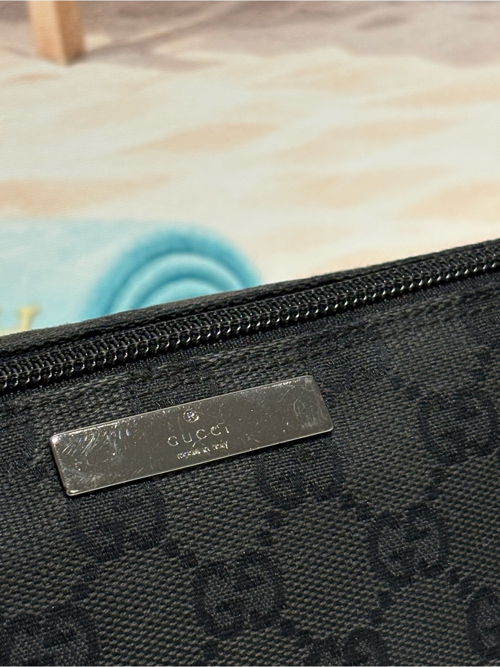 Authentic Gucci GG Canvas Boat Shoulder Bag with Certificate and duster - Picture 4 of 11